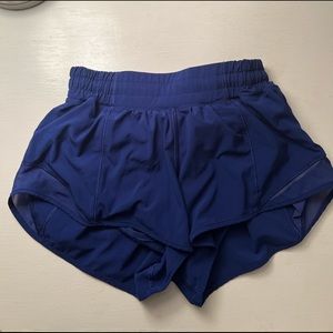 Lululemon hotty hot size 4 2.5 inseam